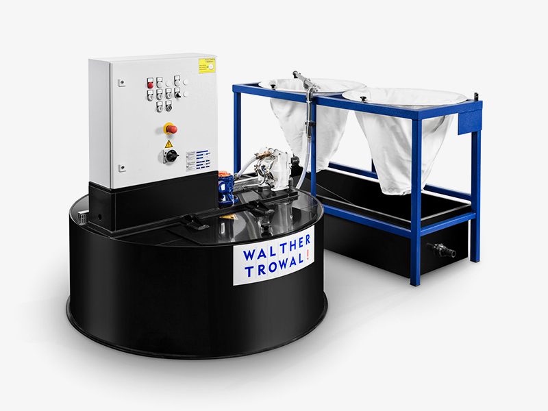 Circular flocculation tank with fabric filters
